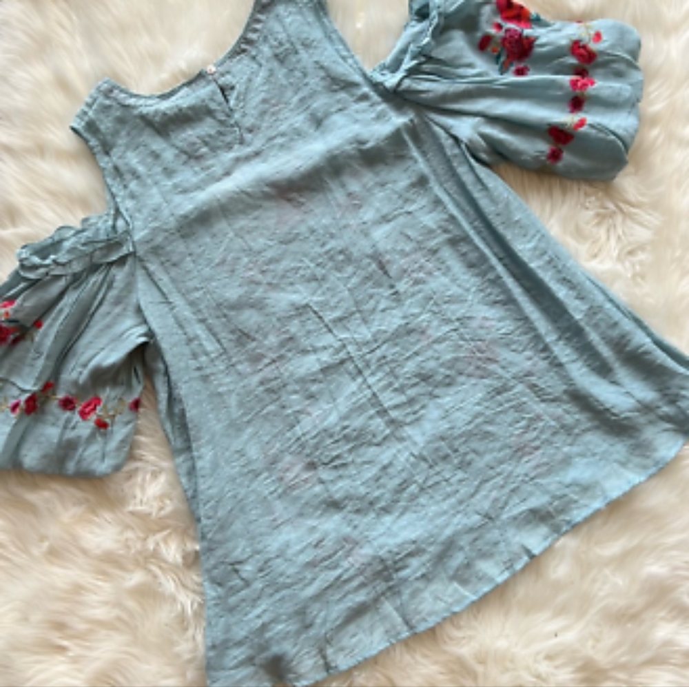 UMGEE Floral Rose Embroidered Cold Shoulder Short Puff Sleeve Top EUC - Picture 12 of 16